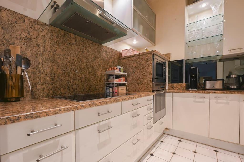 Spacious Apartment In Central ปารีส ภายนอก รูปภาพ