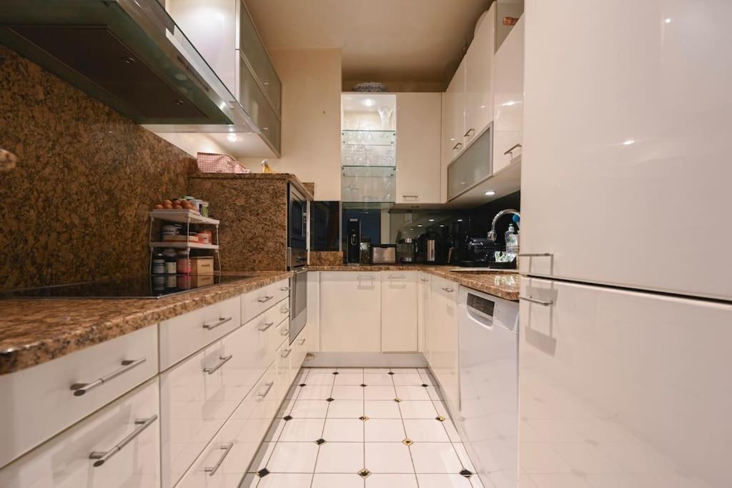 Spacious Apartment In Central ปารีส ภายนอก รูปภาพ